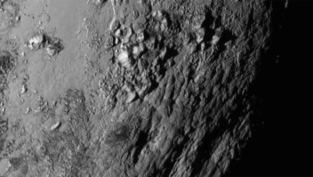 Una de las nuevas imágenes de Plutón captadas por la sonda New Horizons. Crédito: NASA