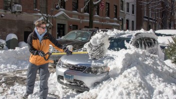 El agua de la nieve derretida podría volver a congelarse y ocasionar problemas de tránsito este lunes en Baltimore, Nueva York y Filadelfia. Crédito: FRANCOIS XAVIER MARIT/AFP/Getty Images