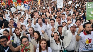 Colombians gather in the Bogota's Bolivar main square on September 26, 2016, to celebrate the historic peace agreement between the Colombian government and the Revolutionary Armed Forces of Colombias (FARC). Colombian President Juan Manuel Santos and the leader of the FARC rebels, Rodrigo Londoño -- aka Timoleon Jimenez or Timochenko -- are due to sign the historic peace deal to end a five-decade war. The conflict has drawn in several leftist rebel groups, right-wing paramilitaries and drug gangs, killing 260,000 people, leaving 45,000 missing and uprooting 6.9 million. / AFP / GUILLERMO LEGARIA (Photo credit should read GUILLERMO LEGARIA/AFP/Getty Images)