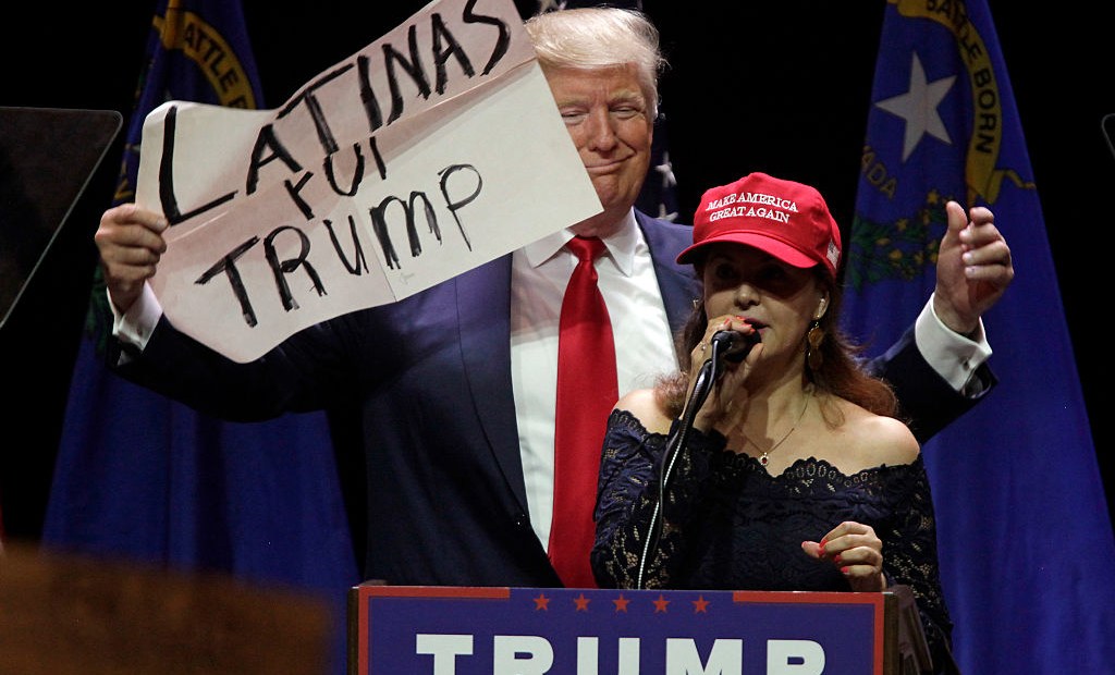 A Latino supporter speaks on stage with Republican presidential candidate Donald Trump during a campaign rally at the Venetian Hotel on October 30, 2016 in Las Vegas, Nevada. / AFP / John GURZINSKI (Photo credit should read