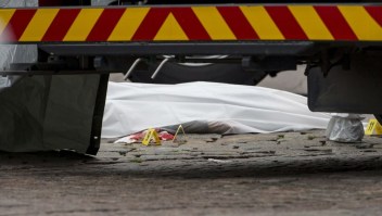 Rescue personnel have covered a stabbing victim's body at the Turku Market Square in the Finnish city of Turku where several people were stabbed on August 18, 2017. One person was killed and eight were injured in a stabbing spree in the Finnish city of Turku, a hospital director said, after police shot one suspect and warned several others could be at large. / AFP PHOTO / Lehtikuva / Roni Lehti / Finland OUT (Photo credit should read RONI LEHTI/AFP/Getty Images)