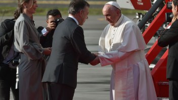 Colombian President Juan Manuel Santos (C) and his wife Maria Clemencia Rodriguez (L) greet Pope Francis upon his arrival to Bogota on September 6, 2017. Pope Francis set off for Colombia on Wednesday for a five-day tour to plead for a "stable and lasting" peace in a divided country just emerging from a 50-year war that claimed hundreds of thousands of lives. / AFP PHOTO / RODRIGO ARANGUA (Photo credit should read RODRIGO ARANGUA/AFP/Getty Images)