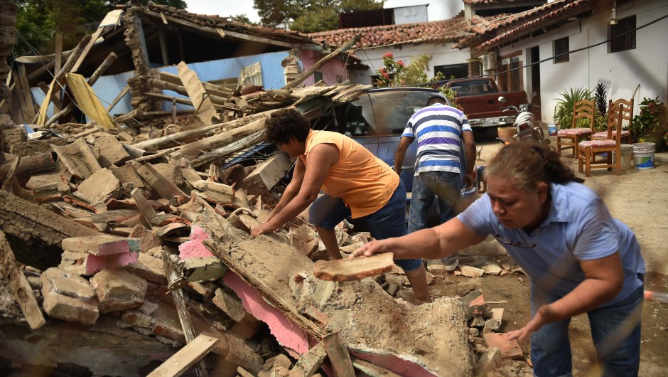 People search on September 8, 2017 amid the rubble of buildings which collapsed in Juchitan de Zaragoza, state of Oaxaca, after an 8.2 earthquake that hit Mexico's Pacific coast overnight. Mexico's most powerful earthquake in a century killed at least 35 people, officials said, after it struck the Pacific coast, wrecking homes and sending families fleeing into the streets. / AFP PHOTO / Pedro PARDO (Photo credit should read PEDRO PARDO/AFP/Getty Images)