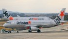 8. Jetstar Asia: la aerolínea de bajo costo singapurense Jetstar Asia es una filial asiática de Jetstar, la aerolínea subsidiaria de la australiana Qantas. Se jactó 85.08% de puntualidad en 2017.