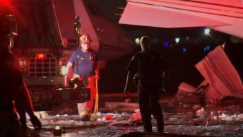 Un hangar destrozado y varios aviones dañados deja tormenta en Houston