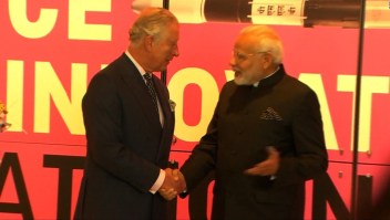 El príncipe Carlos y el primer ministro de India pasan un buen rato en Londres