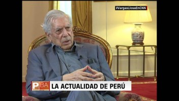 Vargas Llosa: Es bueno que caigan los gobiernos corruptos en Perú