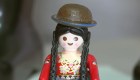 Una muñeca de la "cholita" paceña hecha de Playmobil