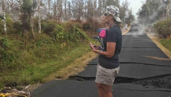 Residentes en Hawai luchan contra bombas de lava