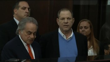 Presentan a Harvey Weinstein en una corte de Nueva York