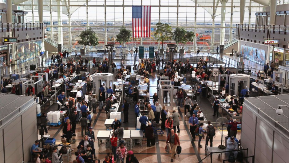 El aeropuerto más grande (por área desarrollada para usos aeroportuarios): Denver International tiene un área de 13,726 hectáreas. En comparación, London Heathrow, el aeropuerto más activo de Europa, ocupa solo 1.227 hectáreas.