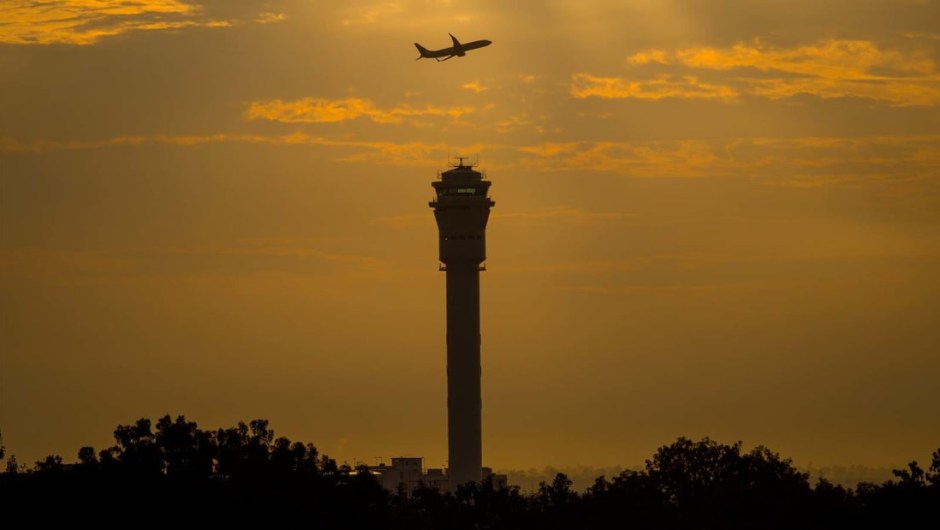 El aeropuerto más alto del mundo: por lo general, el punto más alto en cualquier aeropuerto es la torre de control de aire (ATC). Con sus 133.8 metros, Tower West en el Aeropuerto Internacional de Kuala Lumpur es la torre de control de tráfico aéreo más alta del mundo.