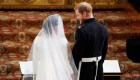 El príncipe Enrique y Meghan Markle no pararon de mirarse y sonreír durante la ceremonia de boda real (Crédito: Owen Humphreys - WPA Pool/Getty Images)