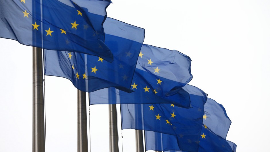 Banderas de Europa en el edificio de la Comisión Europea. Bruselas (Bélgica). Crédito: Carl Court/Getty Images
