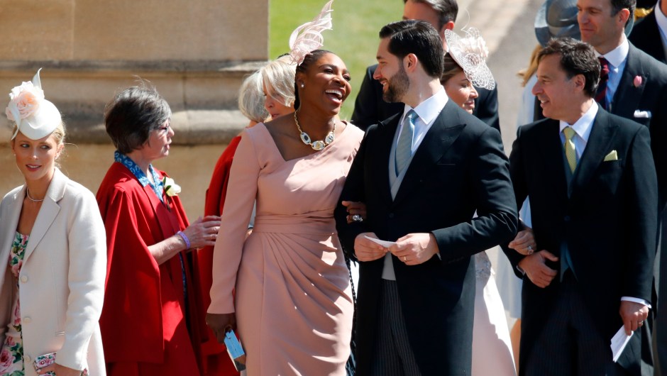 La tenista Serena Williams y su marido, Alexis Ohanlan, ambos amigos de Meghan Markle, a su entrada al palacio de Windsor. (Crédito: ODD ANDERSEN/AFP/Getty Images)