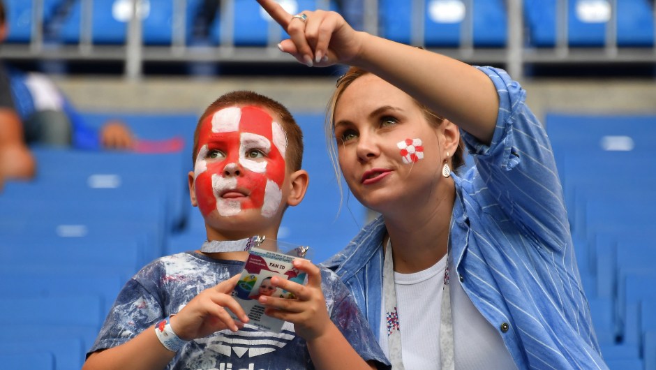 Un joven fanático de Croacia en el partido contra Islandia. (Crédito: JOE KLAMAR/AFP/Getty Images)