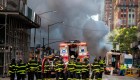 Tubería subterránea de vapor explota en Manhattan