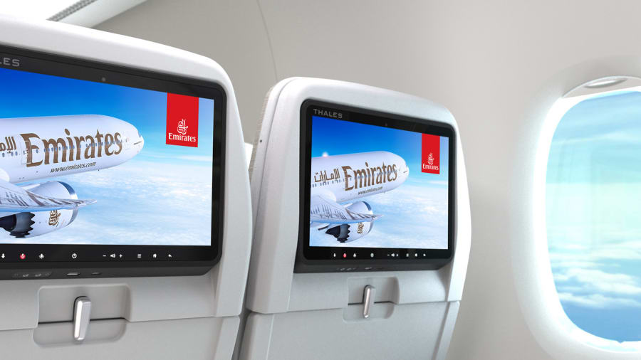 Mejor entretenimiento a bordo: en cuarto lugar en general, Emirates también ganó por ofrecer el mejor entretenimiento a bordo del mundo y el mejor servicio de personal de la línea aérea en el Medio Oriente.