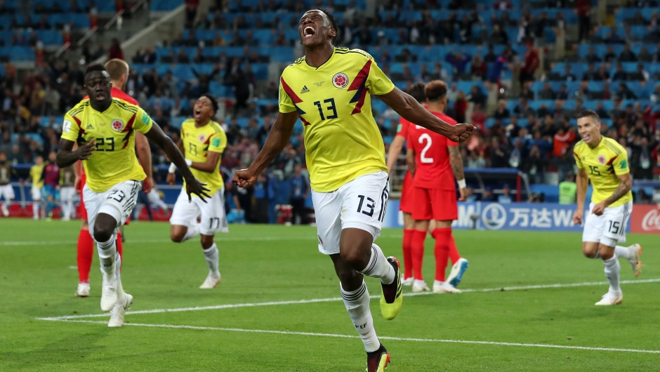 Yerry Mina de Colombia celebra el gol del empate ante Inglaterra que les lleva a la prórroga. (Crédito: Clive Rose/Getty Images)