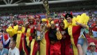 Atmósfera totalmente festiva antes del partido de cuartos de final entre Bélgica y Brasil. Los fanáticos belgas, vestidos para la ocasión. Catherine Ivill/Getty Images)