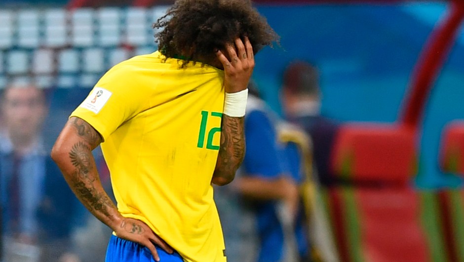 Marcelo también se tapó la cara tras la derrota de Brasil ante Bélgica. (Crédito: MANAN VATSYAYANA/AFP/Getty Images)