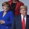 Ángela Merkel y Donald Trump en la ceremonia de apertura de la cumbre de la OTAN en Bruselas, Bélgica. (Crédito: Sean Gallup/Getty Images)