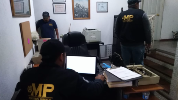 La Fiscalía de Guatemala y la Policía Nacional Civil realizaron seis allanamientos por casos de adopciones ilegales.