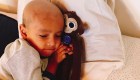 Un simio de juguete ayuda a los niños con cáncer en Chile