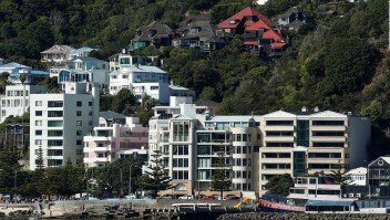 Parlamento de Nueva Zelanda limita la compra de viviendas a extranjeros