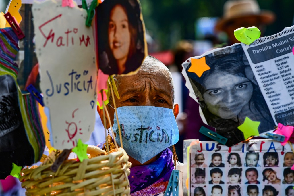 Manifestación por desapariciones en México. (Crédito: RONALDO SCHEMIDT/AFP/Getty Images)