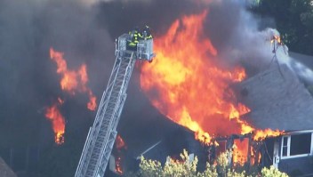 Incendios en casas por sospechosas explosiones de gas en Massachusetts