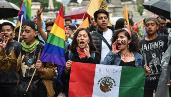 Conmemoran los 50 años de la Marcha del Silencio en México