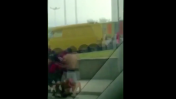 Imagen del video difundido por redes sociales en el que supuestamente se ve la pelea previa al partido.