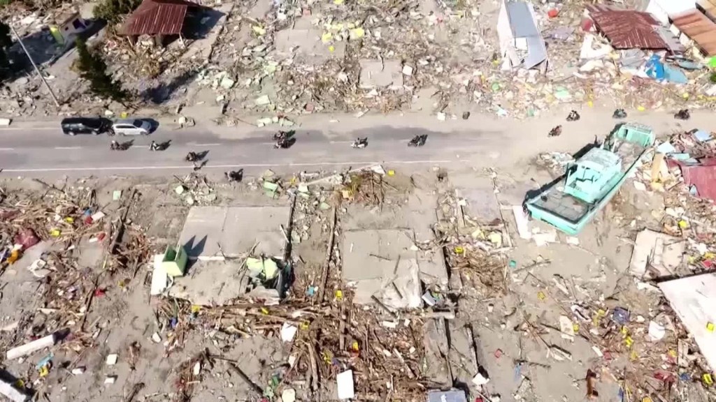 Doble tragedia: terremoto y tsunami golpean a Indonesia