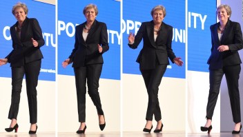 Theresa May baila en conferencia para romper el hielo