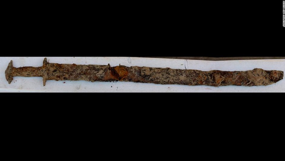 Espada de 1.500 años de antigüedad encontrada por una niña en Suecia.