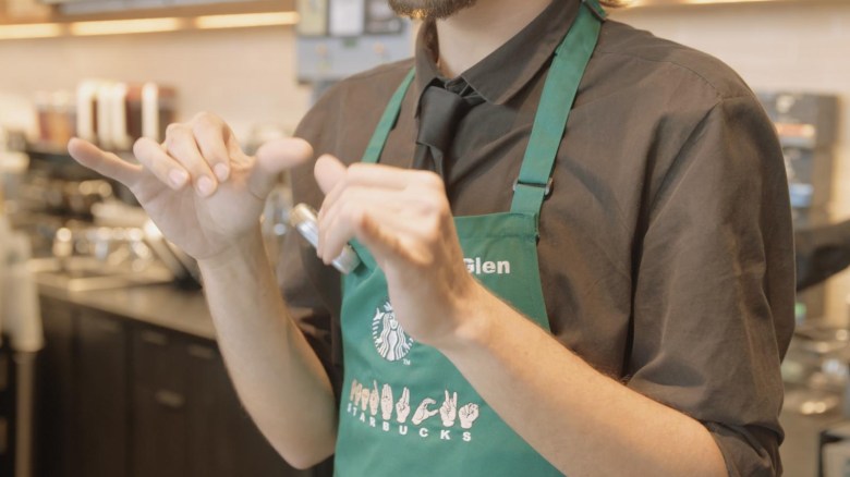 La primera tienda de Starbucks atendida por sordos