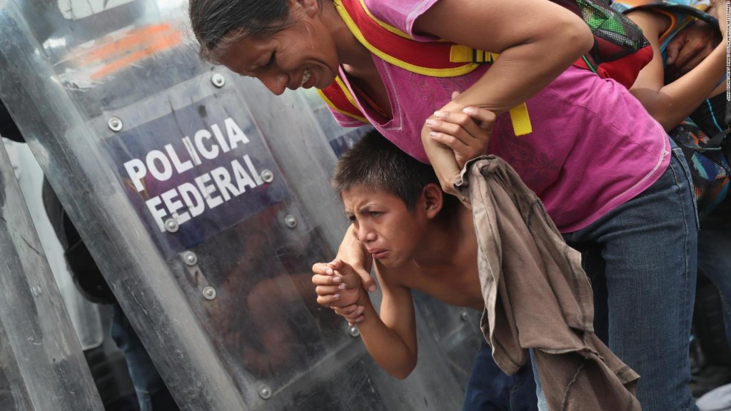 Estas son las imágenes más impactantes de la nueva caravana de migrantes que partió desde San Salvador