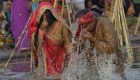 India celebra la fiesta de Chhath Puja, ritual dedicado al sol