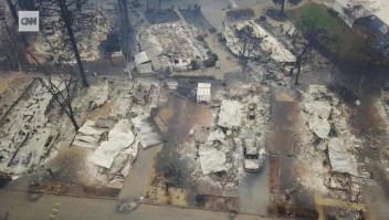 Dron capta la destrucción de los incendios en California