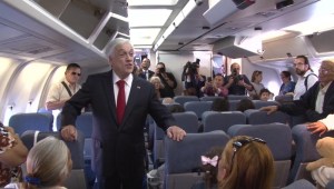 Piñera recibe a chilenos que salen de Venezuela