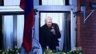 Informe: Manafort habría visitado a Assange