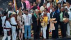 López Obrador recibe el bastón de mando de los pueblos indígenas