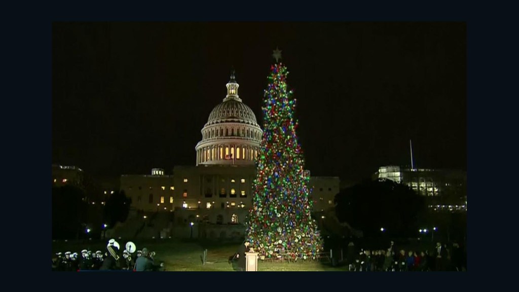 Se encienden las luces del árbol de Navidad del Capitolio