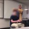Una profesora es arrestada por cortarle el cabello a un estudiante por la fuerza