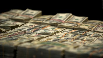 ¿Cuán grande es el negocio del narco en EE.UU. y cómo se lava el dinero?