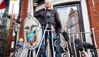 Excónsul de la Embajada de Ecuador: La embajada ha sido espiada y vigilada por años, y Assange también