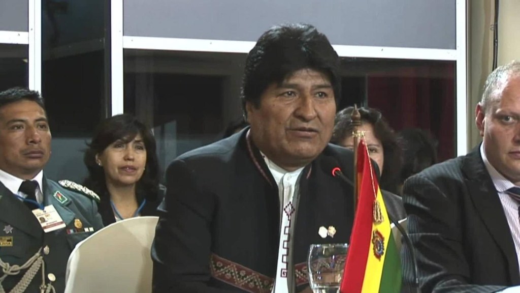 Evo Morales quiere que Bolivia sea subsede del Mundial 2030