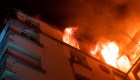 Incendio mortal en un edificio mata a al menos 10 personas