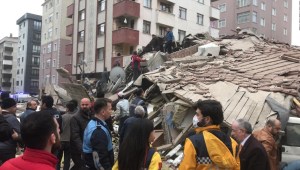 Al menos 2 muertos tras colapsar edificio en Estambul